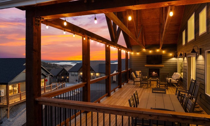 Indian Point Cabin | NEW! 6 Bedrooms, Indoor & Outdoor Pools, Hot Tub, Game Rm, Theater Rm, Lake View