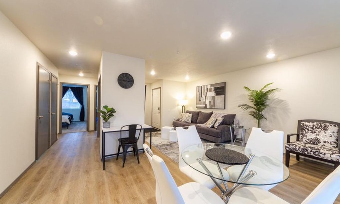 Spokane Apartment | NEW ADA Unit KING Bed Wi-Fi