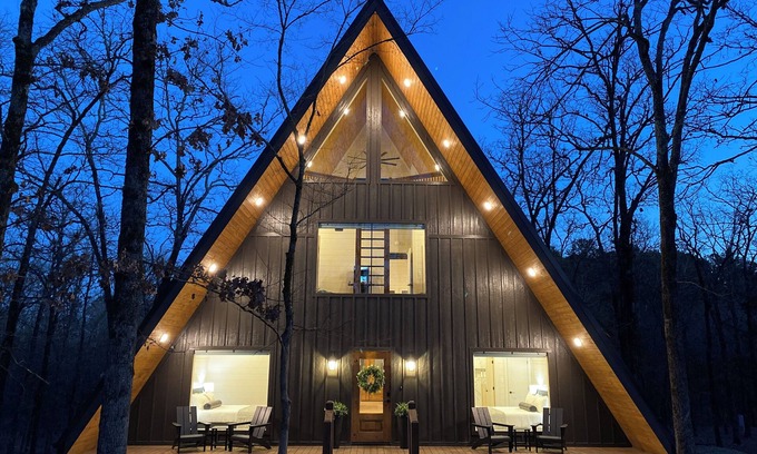 Broken Bow Cabin | New Aframe Cabin/7 Arcades/HotTub/FirePit/Movie Screen/Stargazing Hammock/