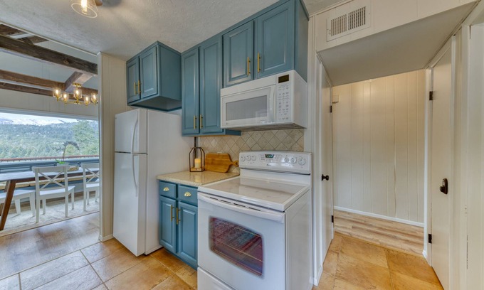 Alto Cabin | NEW! Alto Vista Cottage: Picturesque 3 Bedroom Cabin with an AMAZING View and Easy, Level Entry!