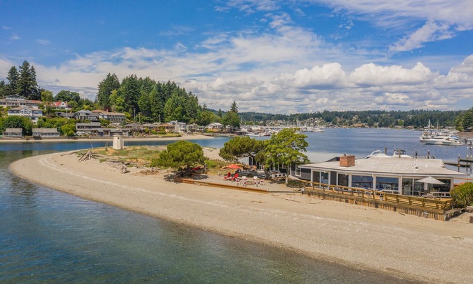 Gig Harbor House | NEW- Amazing Lighthouse Beach Waterfront Homes sleeps 14