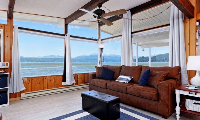 Mason County House | NEW! Annas Bay Beach House on Hood Canal, WIFI, AC