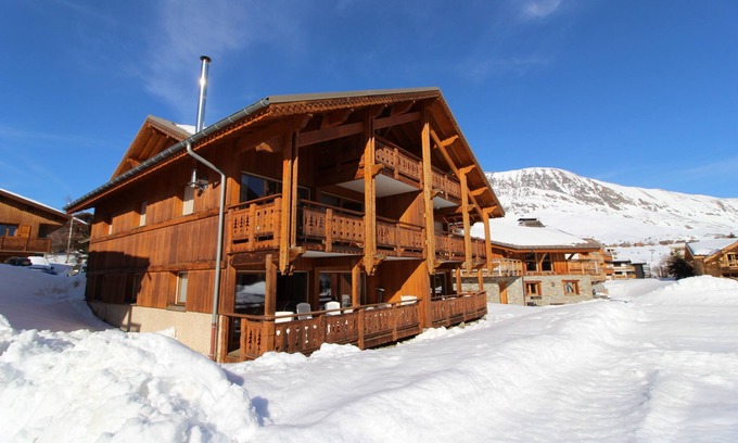 Jeux Apartment | New apartment in a small chalet, 500 ft away from the slopes and facilities