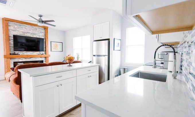 Colorado Springs Apartment | New Apartment in Old Colorado City, only 1 1/2 miles from Downtown