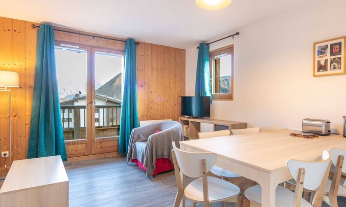 Saint-Sorlin-d'Arves Apartment | New apt 6 ppl, 2 balconies, pool