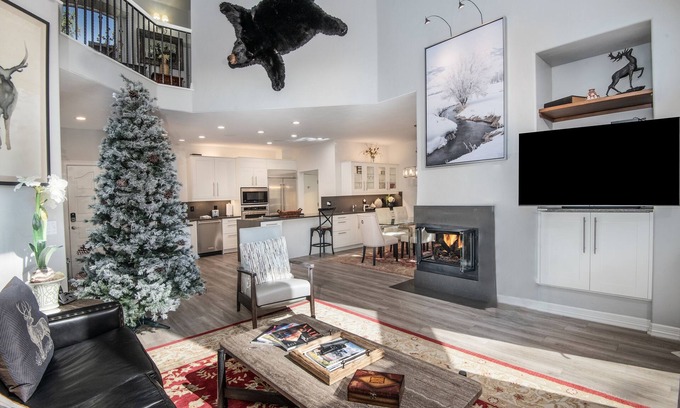 Edwards House | New! Arrowhead Estate | 2 Master Suites | Shuttle | Pool & Hot Tub Access