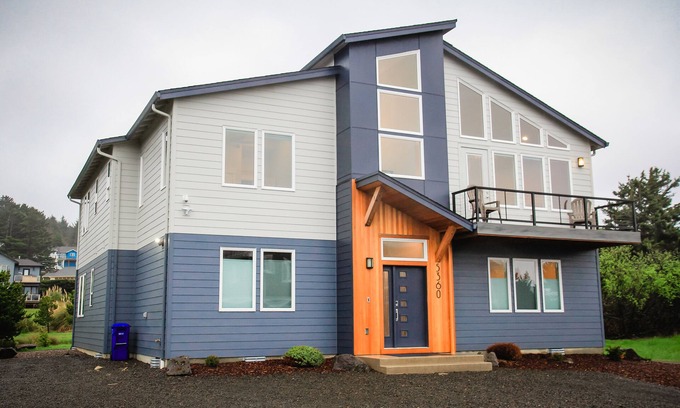 Roads End House | New Beach Home in Roads End, Views, Hot Tub, Fire Pit, 5 Master Suites