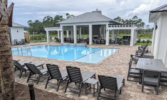 Ono Island House | New Beach Home Pickle Ball Foosball Arcade Marina Pool Sleeps 12