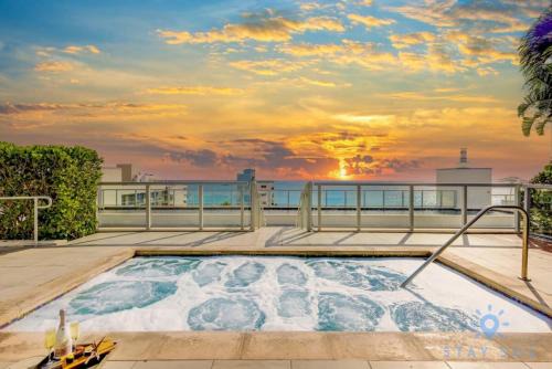Hollywood Apartment | NEW Beachfront Condo ROOFTOP infinity POOL