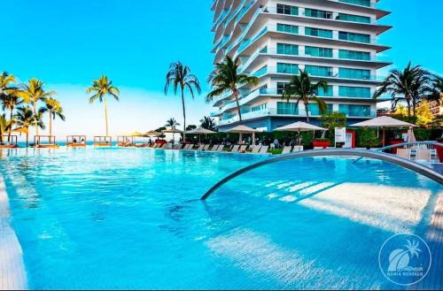 North Hotel Zone House | NEW Beachfront Pool Games 3 Hot Tubs Gym Spa