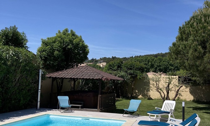 Sauveterre Villa | New ! beautiful house, near Avignon, private pool and jacuzzi
