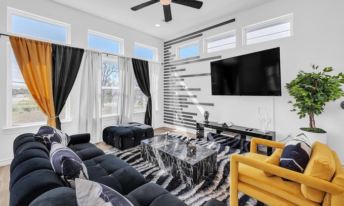 Northside House | NEW! BeeHive House- Stylish Houston Getaway