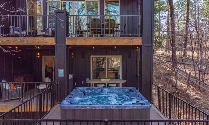 Ruidoso Cabin | NEW! 'Black Beauty' - Walk to Midtown, Riverfront, Hot Tub!