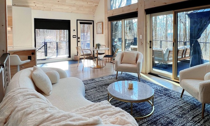 Linden Cabin | *NEW* Black Luxe A-Frame w/ Spa, Gameroom, Movie