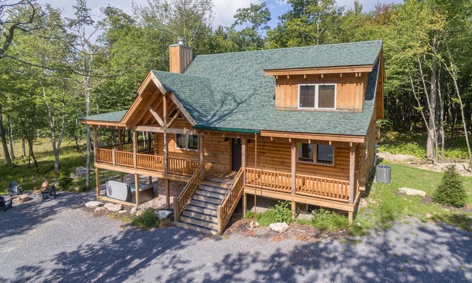 Mountainside House | New! Blue Mountain Cabin, Lake Area, Dogs Welcome, Fireplace!