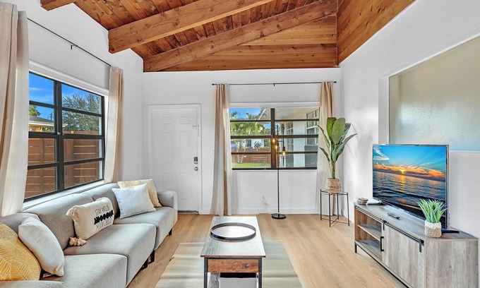 West Hollywood Apartment | NEW* Boho Chic Chateau Unit #2