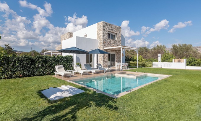Archangelos Villa | New Brand Villas,Heating Pool, Jacuzzi ,Spa near haraki beach,taverna,market