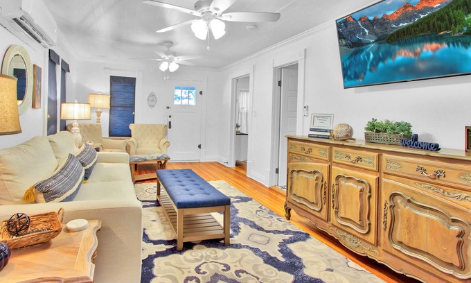 New Braunfels House | New Braunfels Farmhaus | Walking Distance to Local Attractions!