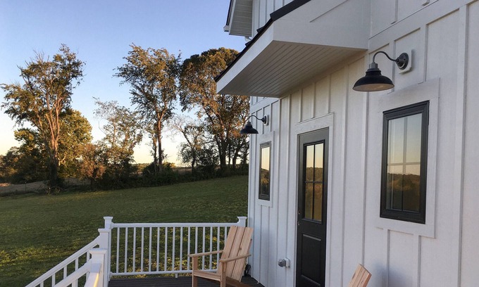 Leesburg House | New-Build, Modern Farmhouse with Sunset & Sunrise Views in Leesburg Wine Country