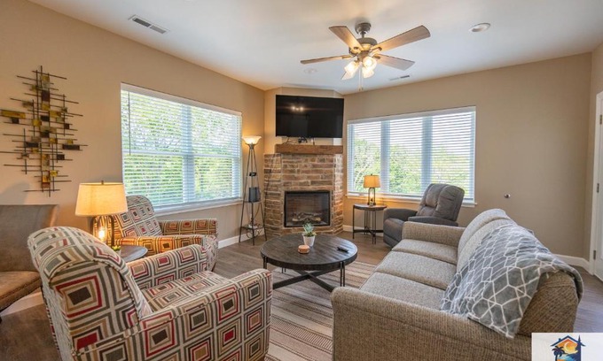 Branson House | NEW BUILD - Walk-In - Resort Amenities - Near 76 Strip - FREE TICKETS INCLUDED - FH-G201