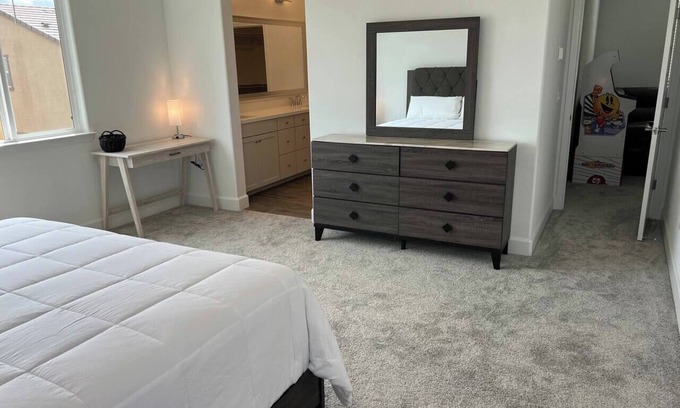Roseville House | New Built*corp housing*insurance stays*pet*30+days