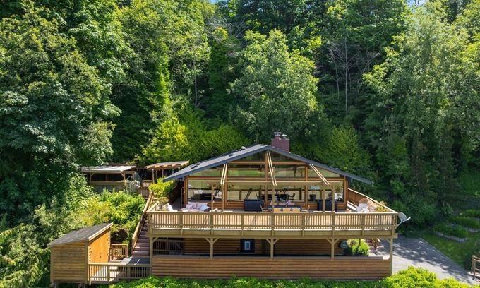 Port Angeles House | NEW-Cabin, Olympic NP, Mountain & Ocean Views, Hot Tub, Pet-Friendly, Gameroom