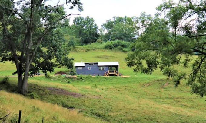Leicester Cabin | * NEW* Cabin on the Farm, Cozy, Comfortable, Relaxation