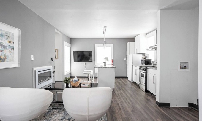New Castle House | New Castle Retreat, Stay in Style!