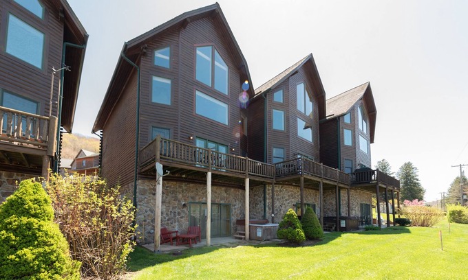 McHenry House | New! Cedar Shores Villa #09: Lakefront, Hot Tub!