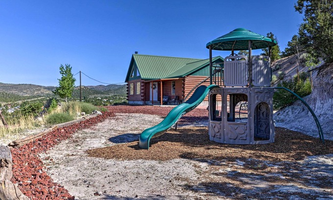 Central Cabin | NEW! Central Family Retreat w/Mtn Valley Views!