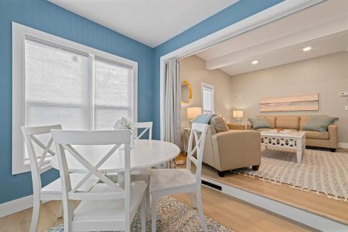 Bellaire House | New Charming 2 Bed Pets Walk to Downtown