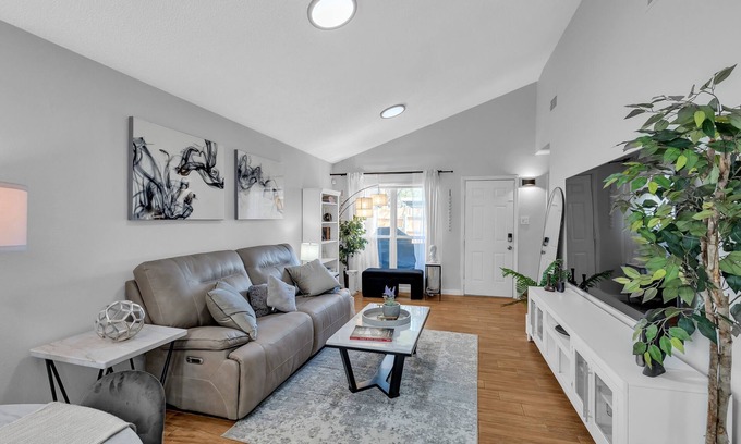 West Arlington House | NEW! Charming Getaway in the Heart of Arlington