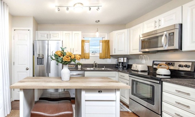 Bayshore - Klatt House | NEW Charming South Anchorage Retreat