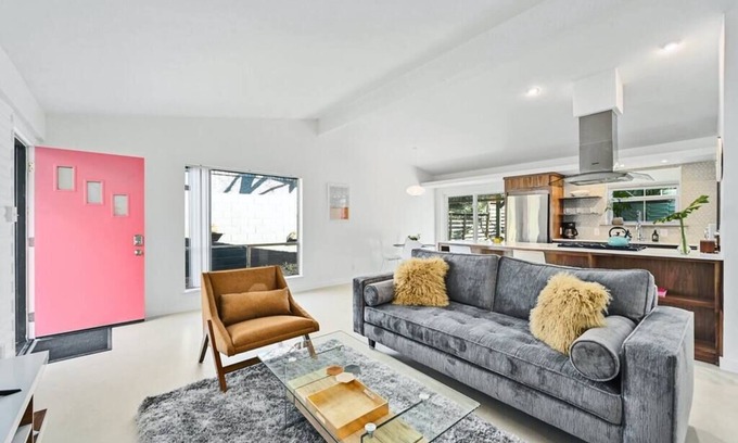 South River City House | NEW! Cheerful Mid-Century - big yard, free parking