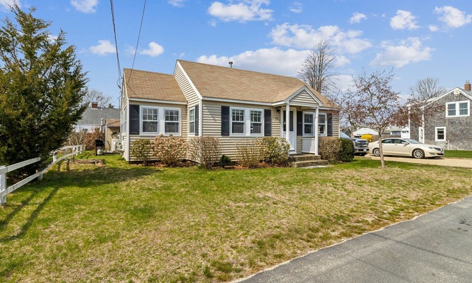 Wareham Center Cottage | NEW! Coastal Cottage Retreat Steps from the Beach