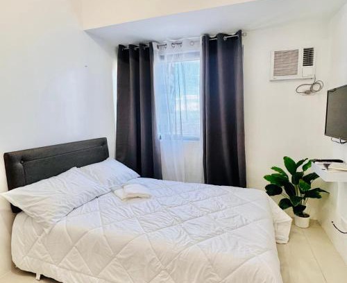 Ermita Hotel | New Condo at Grand Riviera Suites across US Embassy