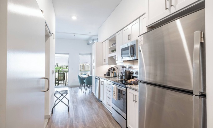 Sobro Apartment | *New Condo in Nashville Downtown Broadway with Pool, Rooftop and Private Balcony