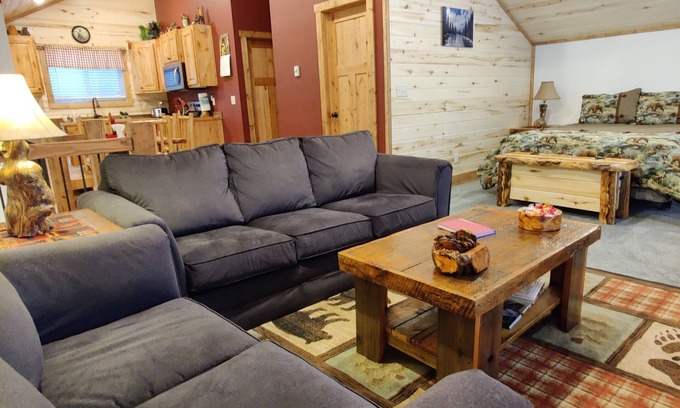 Island Park Cabin | New construction 17 miles to YNP, garage, WIFI, AC, outdoor barbecue grill