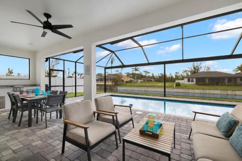 Trafalgar Villa | New Construction Modern 4-Bedroom Home with Saltwater Heated Pool - Villa Lola