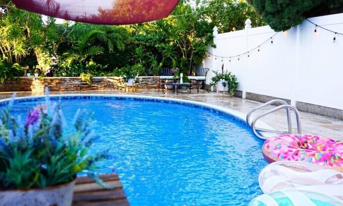 Harbor Apartment | *NEW CONSTRUCTION* Sun Splashed 2b King bed w/pool by LAX, beaches, Disneyland.