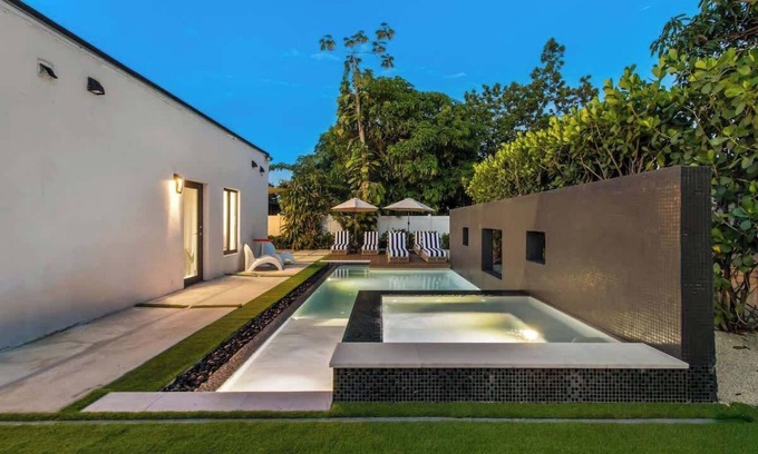 Golden Glades House | New Construction Villa/Top Location/Jacuzzi/Bkb CT