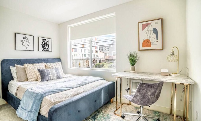 Mann House | New contemporary home, roof top deck, king bed