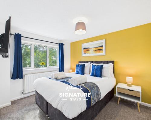Bishop's Cleeve House | NEW Cornfields Property by Signature Stays