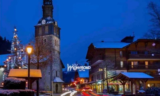 Montriond Apartment | NEW Cosy 3 bedroom, 8 person, Alpine style, central Montriond Ski Bus 200 metres