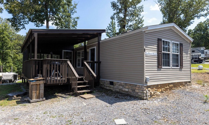 Benton Apartment | New Cottage 8 at the King Creek Lodge and Marina