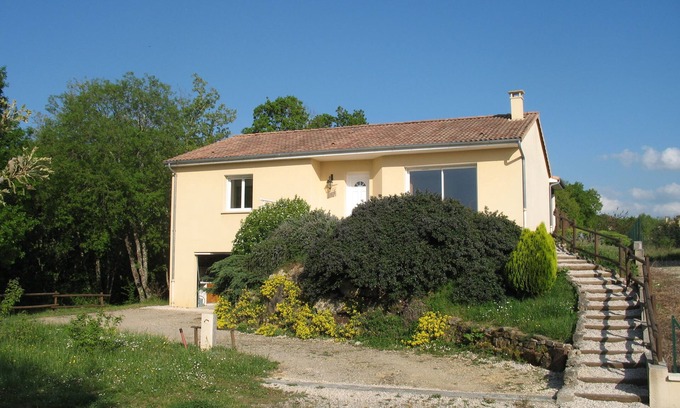 Le Roc House | New country house overlooking a small village at the edge of the Dordogne