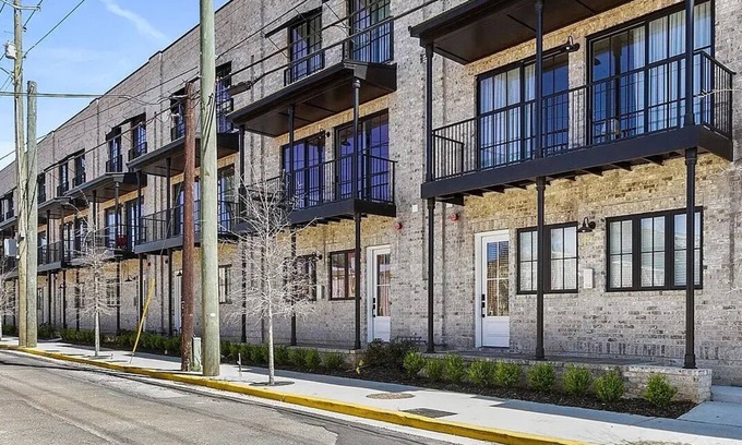 Tuscaloosa Condo | NEW! Cozy 1 Bedroom 1 Bath Luxury Condo 2 Blocks to Stadium