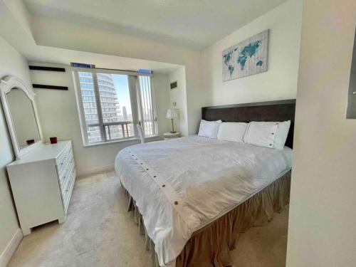 Downtown Mississauga Apartment | New Cozy 2bed 2bath Condo