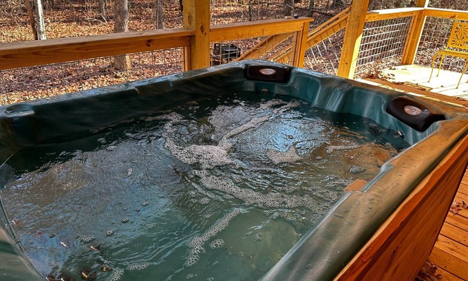 Fort Payne Cabin | New, cozy cabin in the woods with hot tub! Centrally located!