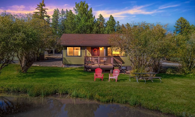 Greer Cabin | NEW! Cozy Cabin Retreat with Scenic Views